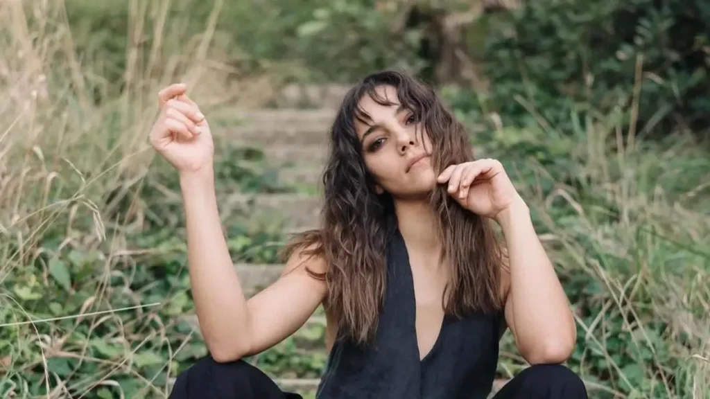 Dilin Döğer Kimdir?